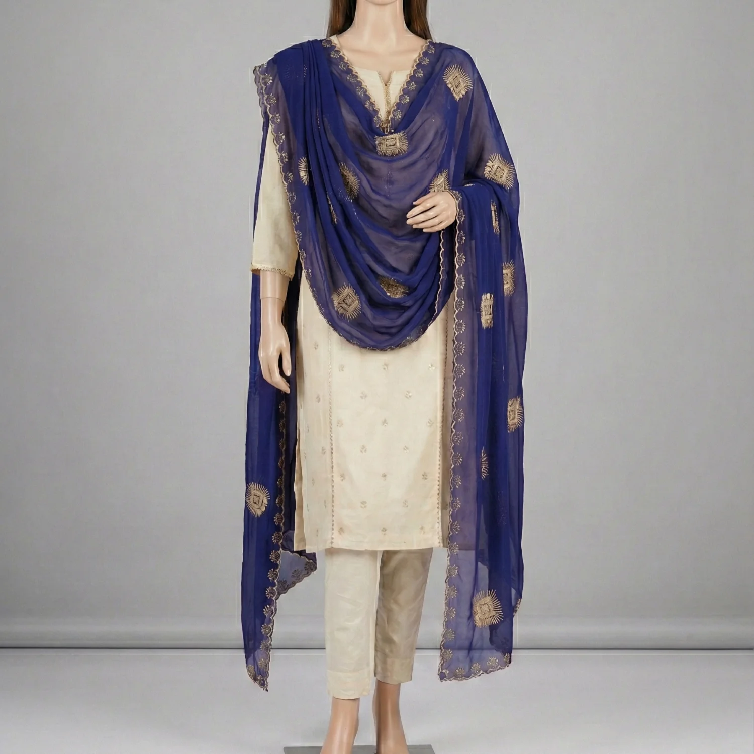 Chiffon Shawl – Geometric with Scalloped Edge (view 3)